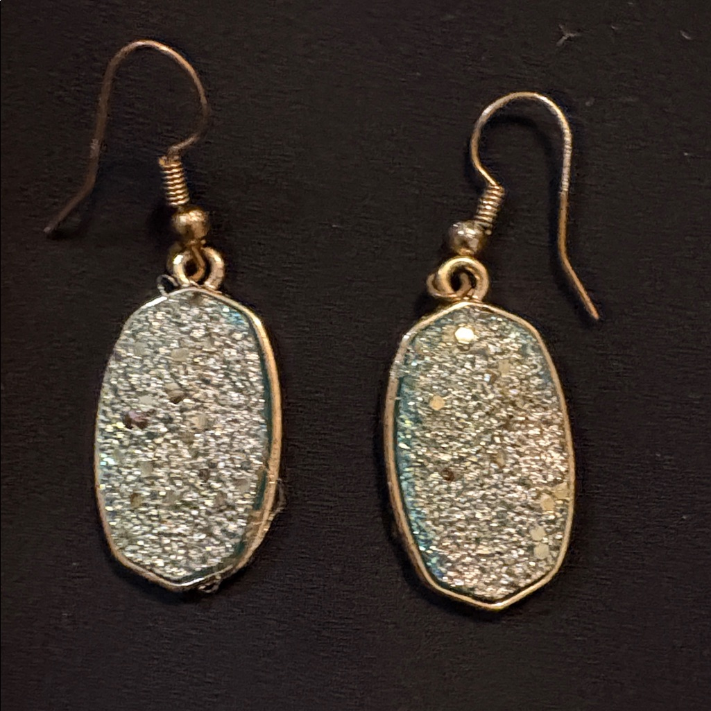 Vintage America Gold Glitter Earrings 23$